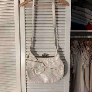 White Faux Leather Bow Shoulder Bag | Kiss-Lock | Vintage-Inspired